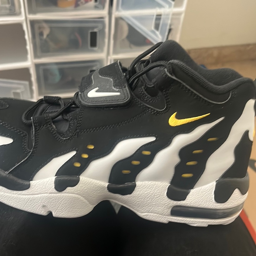 Diamond turf Deion Sanders 96/2024 awesome shoe don’t miss out. 10.5